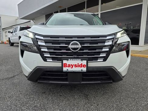 Used 2024 Nissan Rogue S AWD/4WD image 4