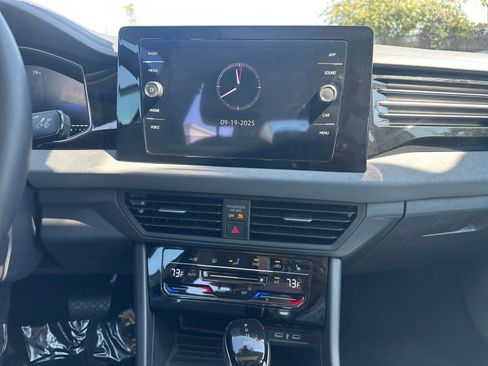 Used 2025 Volkswagen Jetta SE image 18