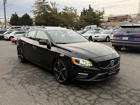 Used 2016 Volvo S60 T5 R-Design image 5