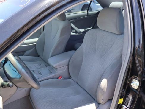 Used 2011 Toyota Camry LE FWD image 15