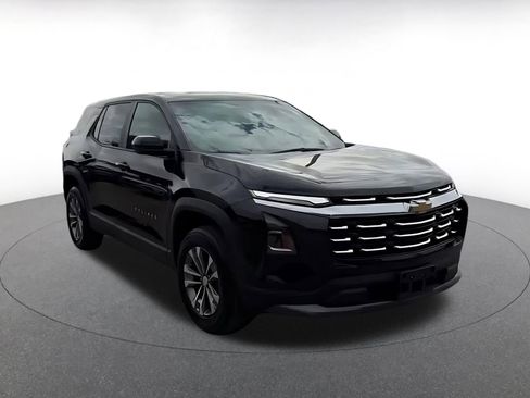 Used 2025 Chevrolet Equinox LT image 3