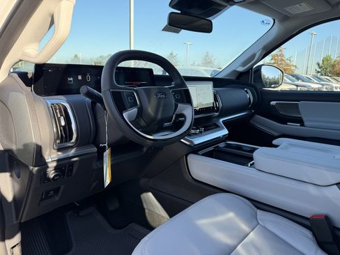 New 2025 Ford Expedition Max Platinum w/ Driver's Package image 5