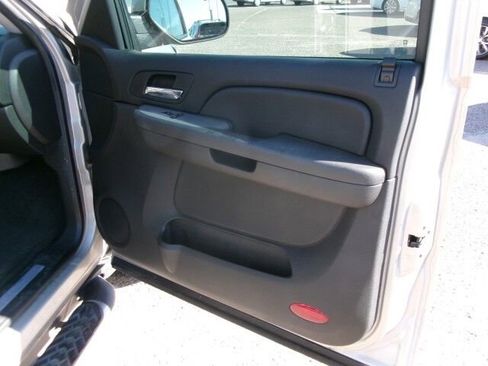 Used 2009 Chevrolet Avalanche LT w/ Suspension Package, Off-Road image 19