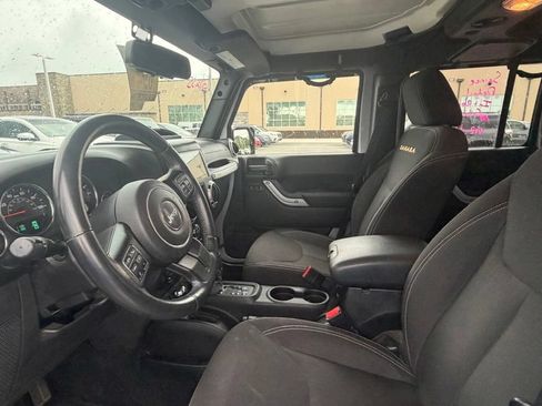 Used 2015 Jeep Wrangler Unlimited Sahara w/ Connectivity Group AWD/4WD image 6