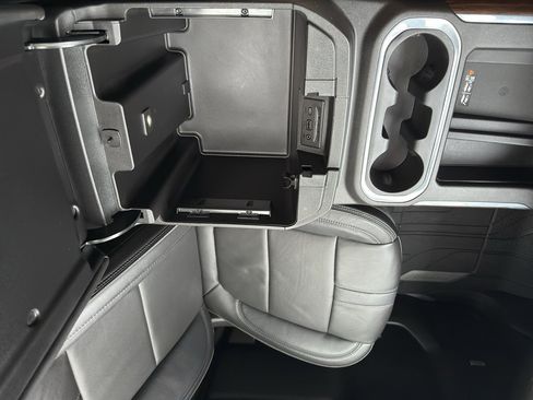 Used 2021 Chevrolet Silverado 1500 High Country w/ Technology Package image 34