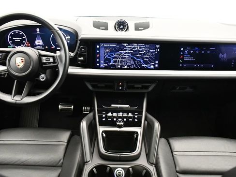 Used 2024 Porsche Cayenne S image 22