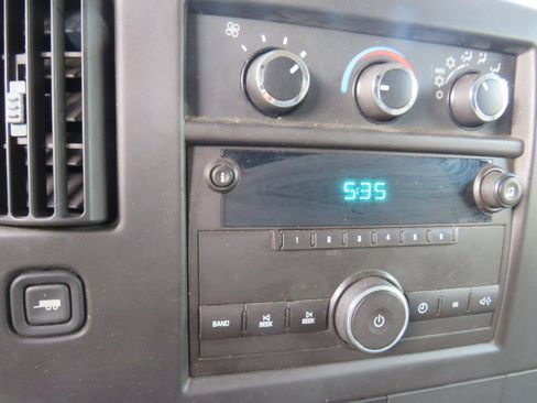 Used 2009 Chevrolet Express 2500 image 11