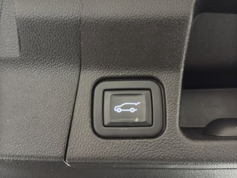 Used 2022 GMC Acadia Denali w/ GMC Pro Grade Package image 22