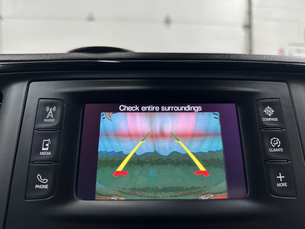Used 2017 Chrysler Pacifica Touring-L FWD image 29