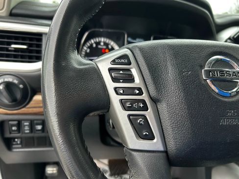 Used 2017 Nissan Titan SL image 19
