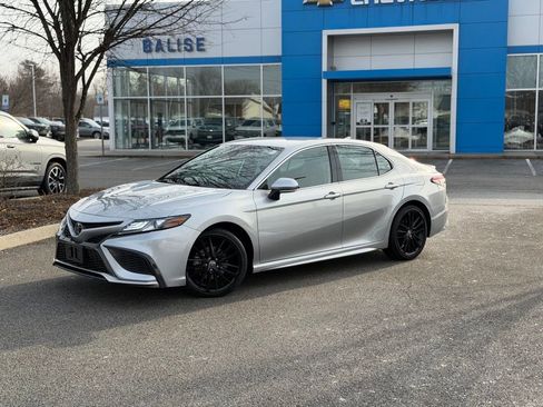 Used 2022 Toyota Camry XSE image 9