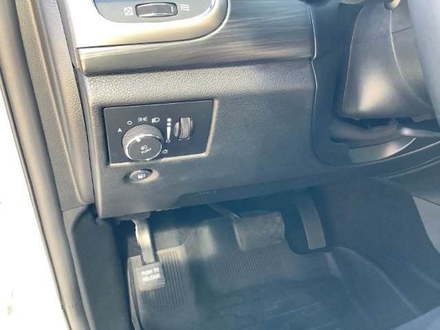Used 2020 Jeep Grand Cherokee Altitude AWD/4WD image 15