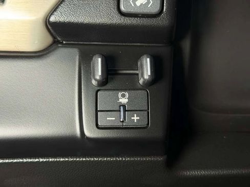 Used 2018 GMC Yukon Denali RWD image 34