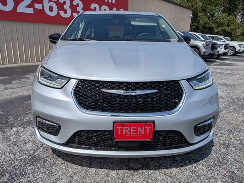 Used 2024 Chrysler Pacifica Limited image 7