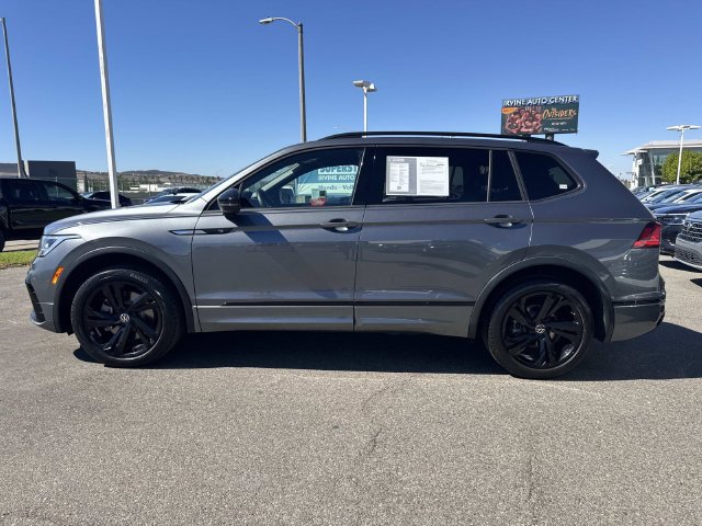 Certified 2024 Volkswagen Tiguan SE R-Line FWD image 2