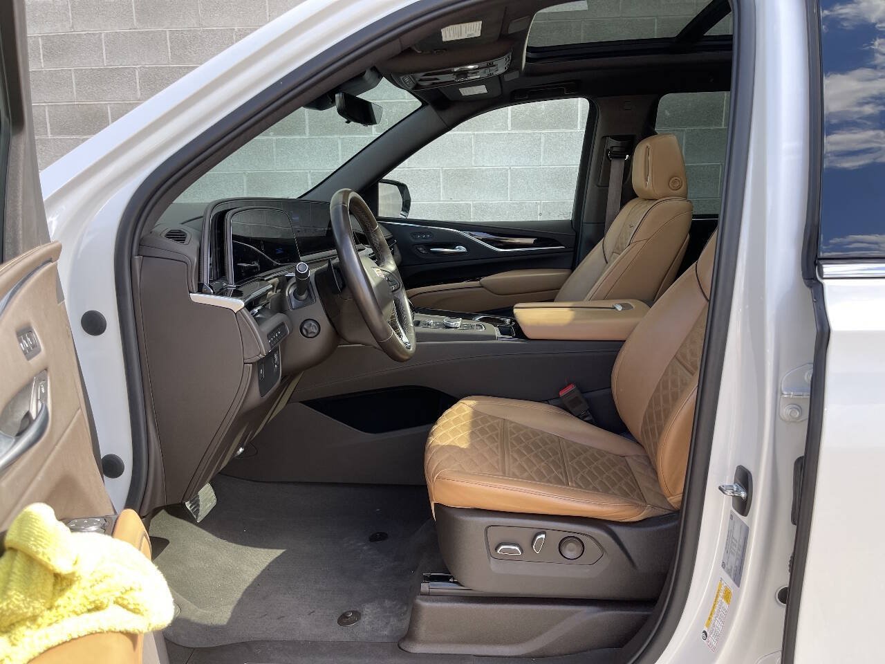 Used 2022 Cadillac Escalade Premium Luxury AWD/4WD image 18