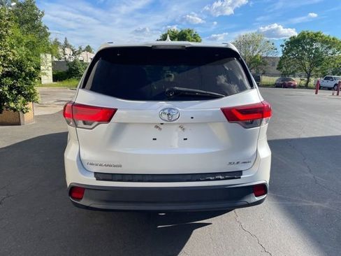 Used 2019 Toyota Highlander XLE image 5