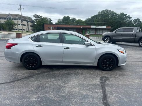 Used 2016 Nissan Altima 2.5 S w/ Power Driver Seat Package FWD image 5