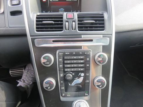 Used 2015 Volvo XC60 T6 R-Design image 21