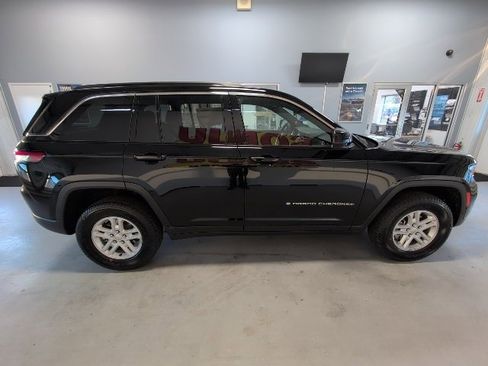 New 2025 Jeep Grand Cherokee Laredo w/ Luxury Tech Group I image 6