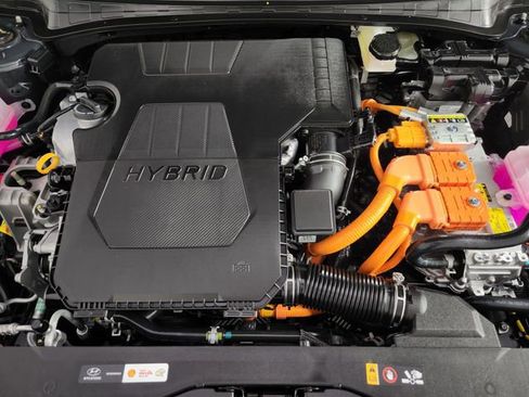 Certified 2025 Hyundai Elantra SEL FWD image 30