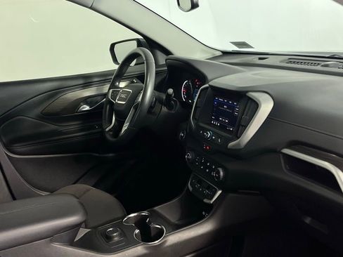 Used 2024 GMC Terrain SLE image 30