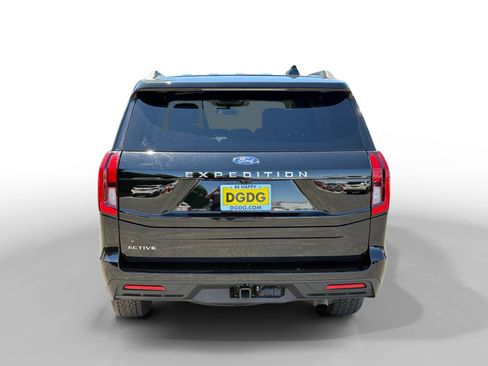 Certified 2025 Ford Expedition Active AWD/4WD image 4