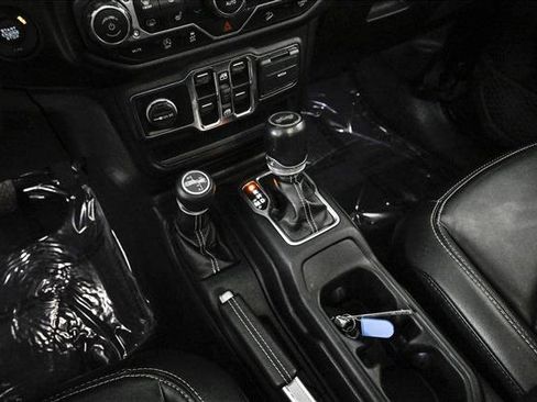 Used 2020 Jeep Wrangler Unlimited Sahara image 11