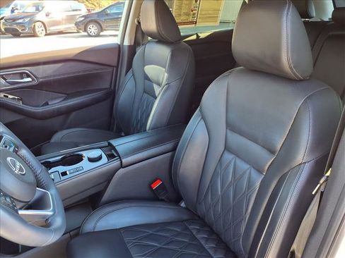 Certified 2023 Nissan Rogue Platinum w/ Platinum Premium Package image 13