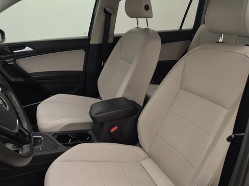 Used 2021 Volkswagen Tiguan SE FWD image 17