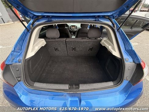 Used 2018 Chevrolet Cruze LT FWD image 18