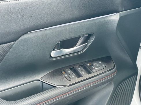 Certified 2025 Nissan Kicks SR image 13