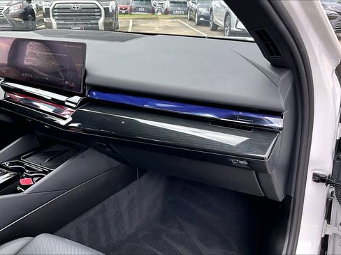 Used 2025 BMW i5 eDrive40i RWD image 16