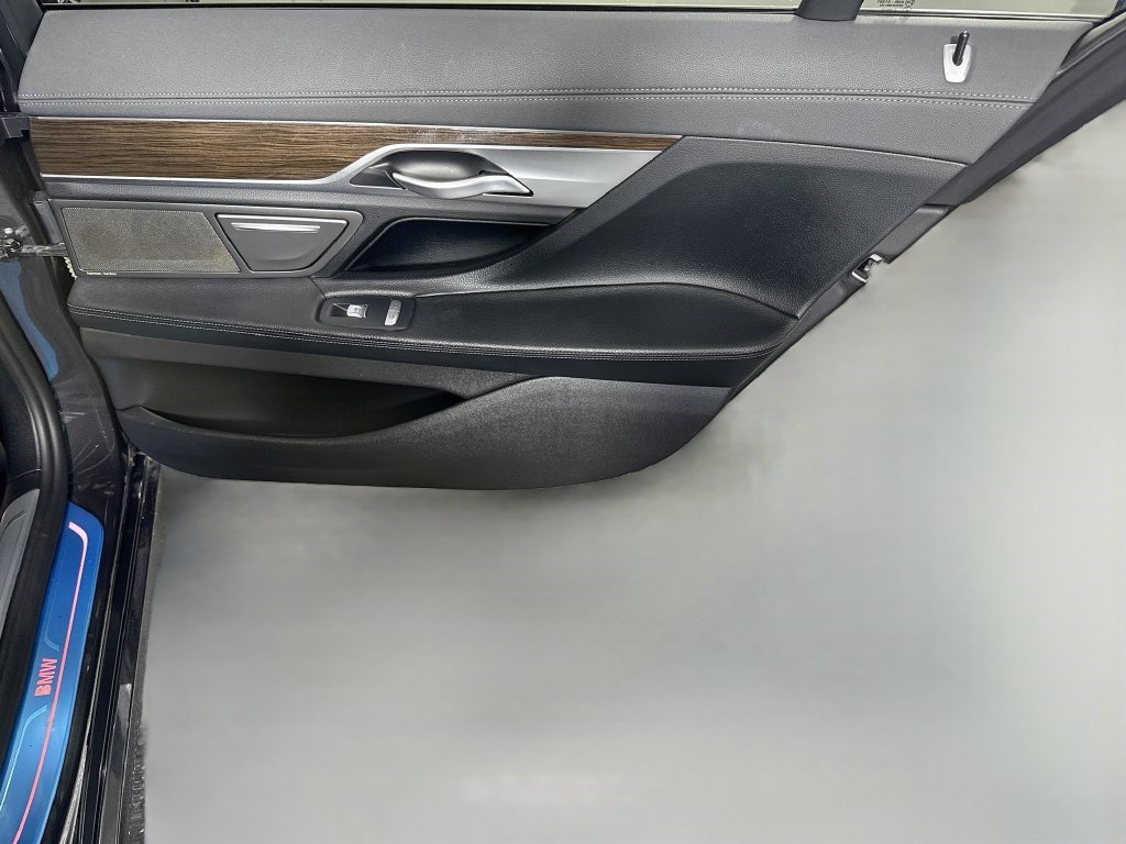 Used 2022 BMW 740i RWD image 27