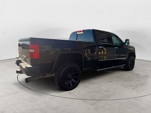 Used 2018 GMC Sierra 2500 Denali w/ Duramax Plus Package AWD/4WD image 5