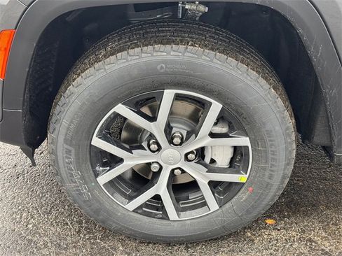 New 2025 Jeep Grand Cherokee Limited image 9