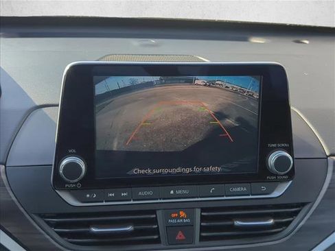 Used 2024 Nissan Altima 2.5 SV image 12