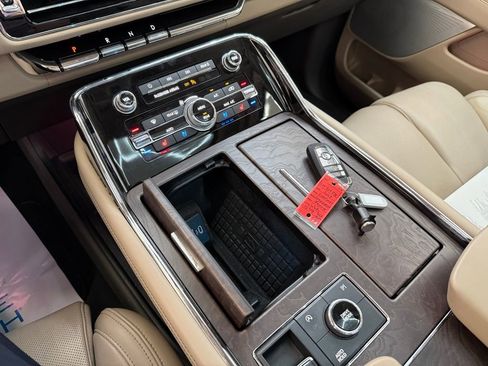 Used 2023 Lincoln Navigator Reserve image 18