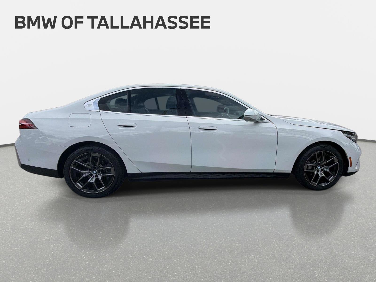 Used 2026 BMW i5 eDrive40 w/ Premium Package RWD image 4