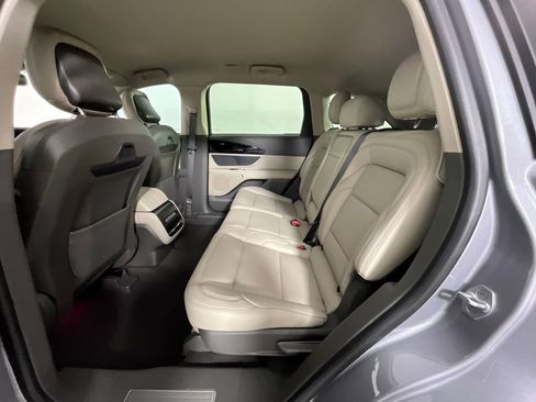 Used 2025 Lincoln Nautilus Premier image 25