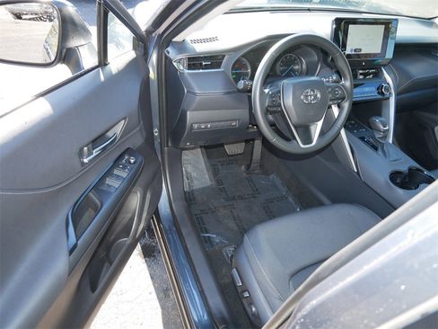 Used 2024 Toyota Venza LE image 10