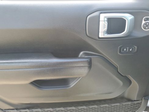 Used 2025 Jeep Wrangler Unlimited Rubicon w/ Convenience Group image 16