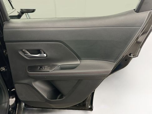 Used 2025 Nissan Kicks SR image 30