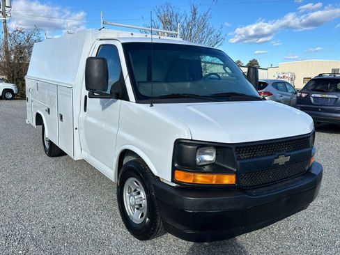 Used 2017 Chevrolet Express 3500 image 5