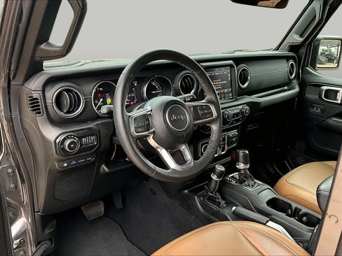 Used 2022 Jeep Wrangler Unlimited Sahara w/ Cold Weather Group AWD/4WD image 18