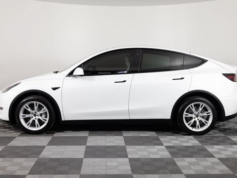 Used 2023 Tesla Model Y Long Range AWD/4WD image 3