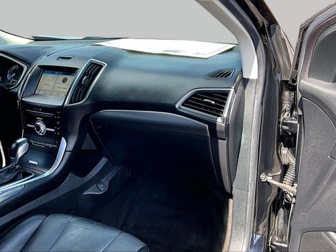 Used 2018 Ford Edge Titanium FWD image 15