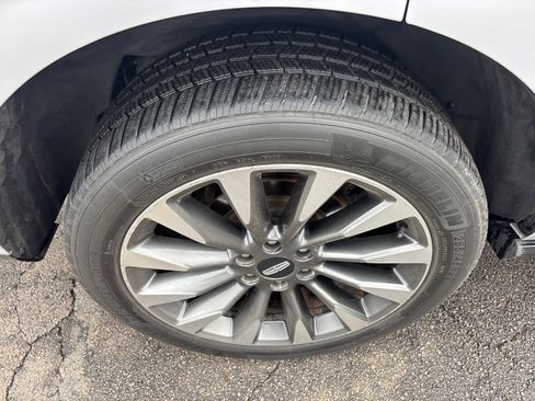 Certified 2019 Lincoln Navigator Select w/ Technology Package image 10