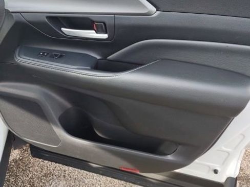 Used 2025 Toyota Grand Highlander AWD image 22