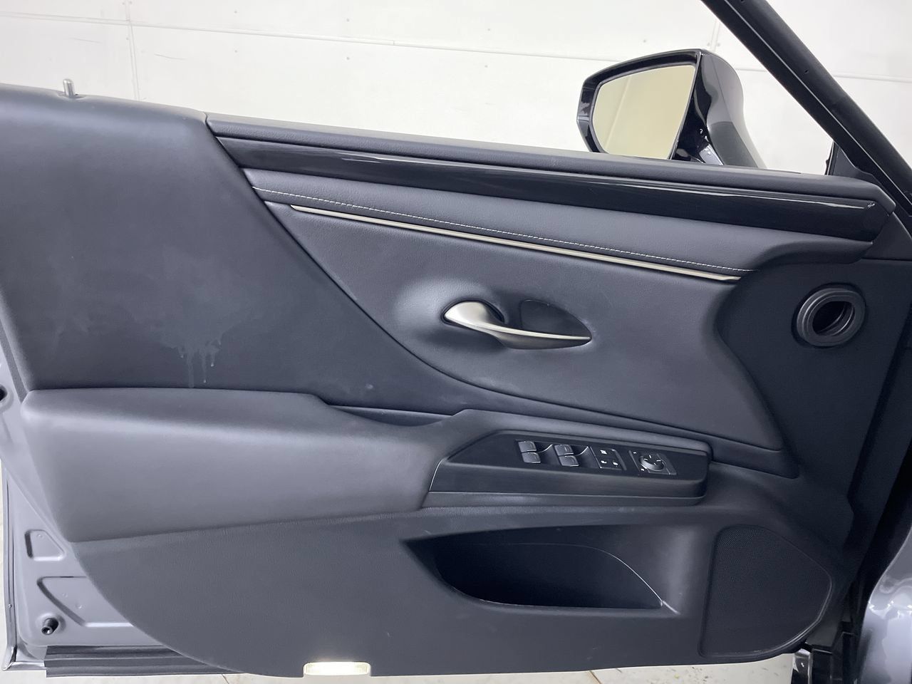 Used 2021 Lexus ES 350 w/ Accessory Package FWD image 10